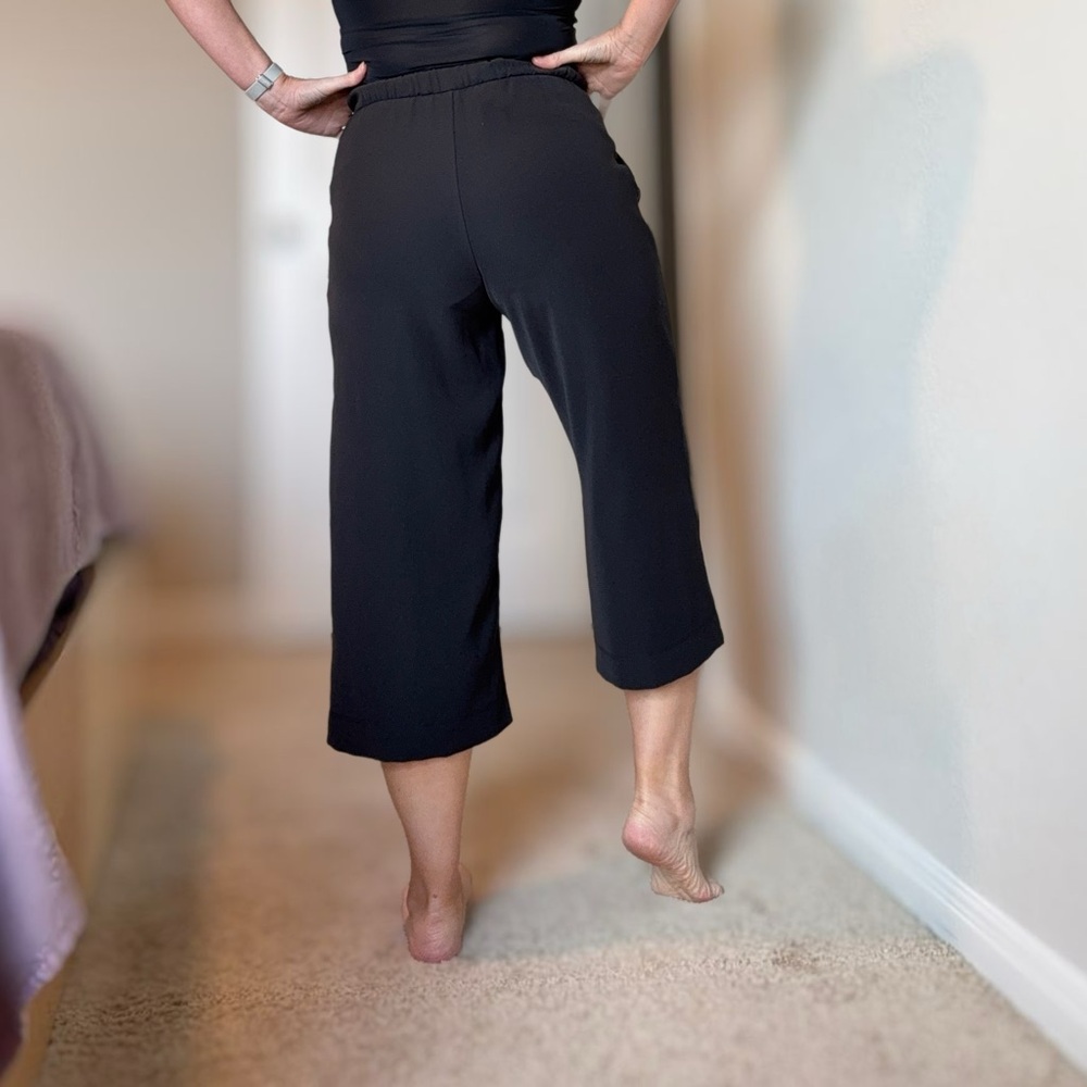 Lululemon Athletica Black Noir Crop Pants - Picture 2 of 13
